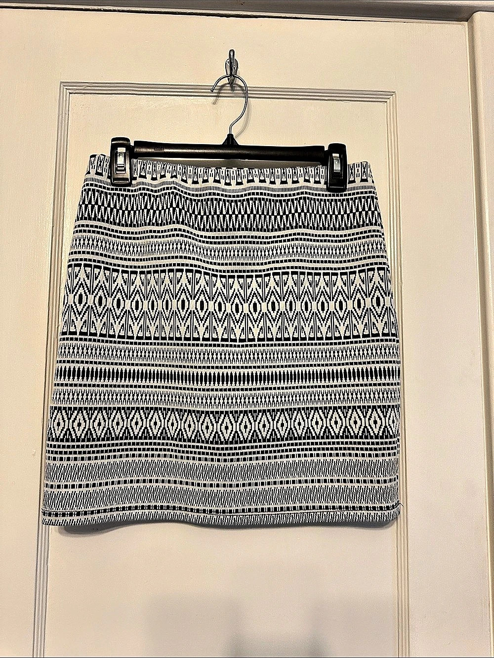 Xhilaration Geometric Mini Skirt in Black & White Size Medium Like New